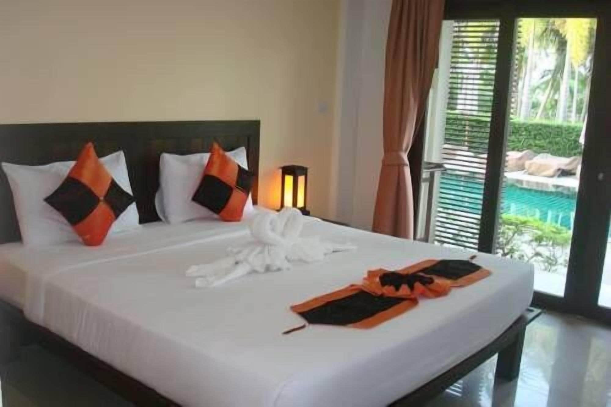 Ampha Place Hotel Маенам Экстерьер фото